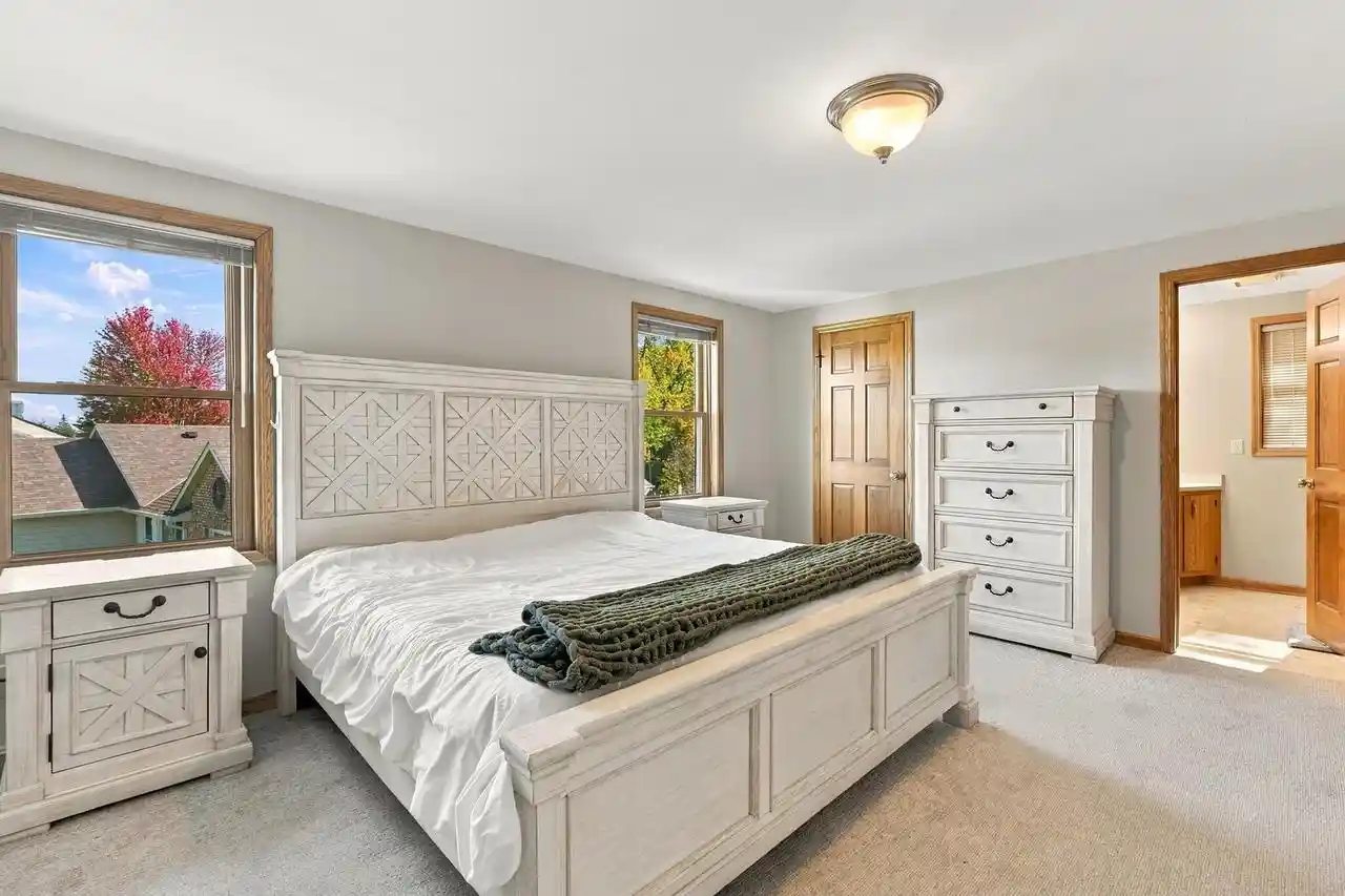 Photo 4 of Single family home for sale at N76w15867 Hunters Ridge Cir, Menomonee Falls, WI 53051 | MLS# 1986044 | Listing updated on 2026-10-29