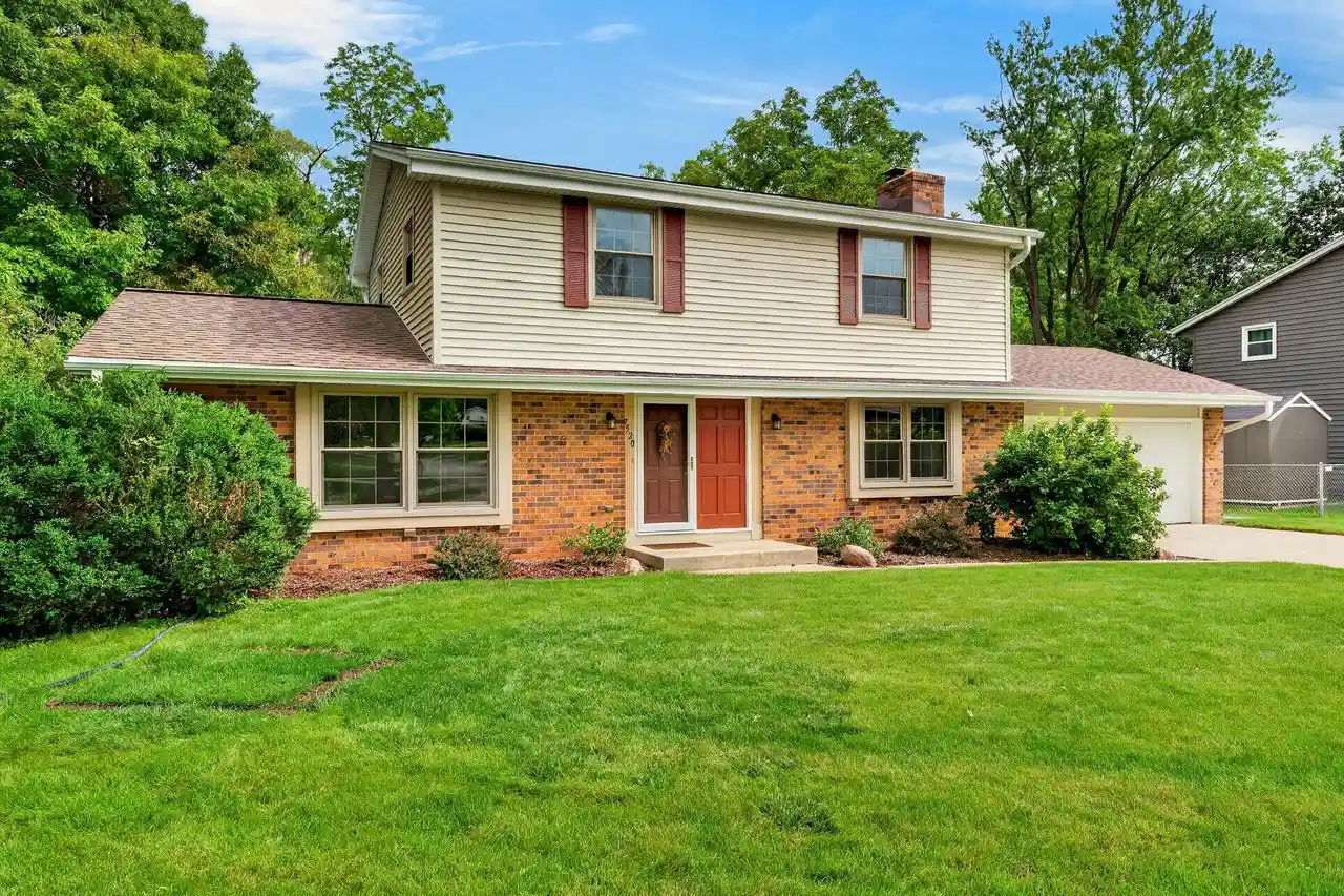 Single family home for sale at 7520 S Chapel Hl Dr, Franklin, WI 53132 | MLS# 1986085