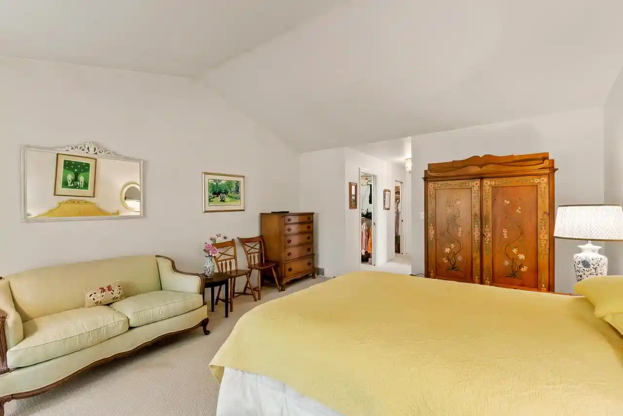 Photo 4 of Condo for sale at 1410 W Westport Cir, Mequon, WI 53092 | MLS# 1986087 | Listing updated on 2026-10-28