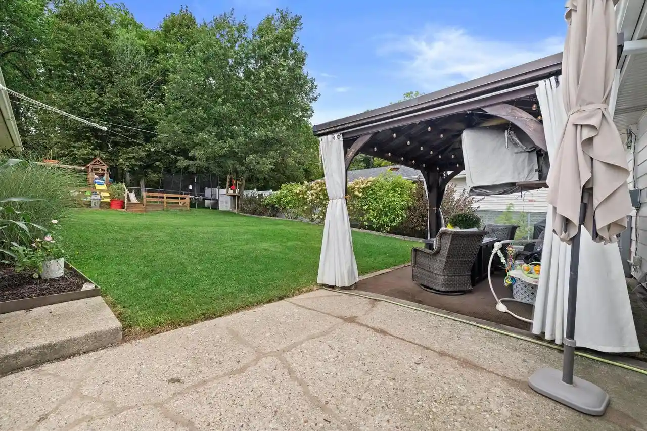 Photo 3 of Single family home for sale at 942 Carey St, Lake Geneva, WI 53147 | MLS# 1986105 | Listing updated on 2026-10-25