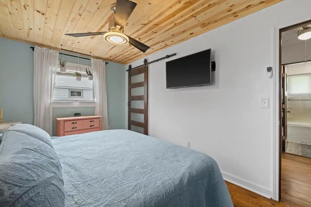 Photo 4 of Single family home for sale at 942 Carey St, Lake Geneva, WI 53147 | MLS# 1986105 | Listing updated on 2026-10-25