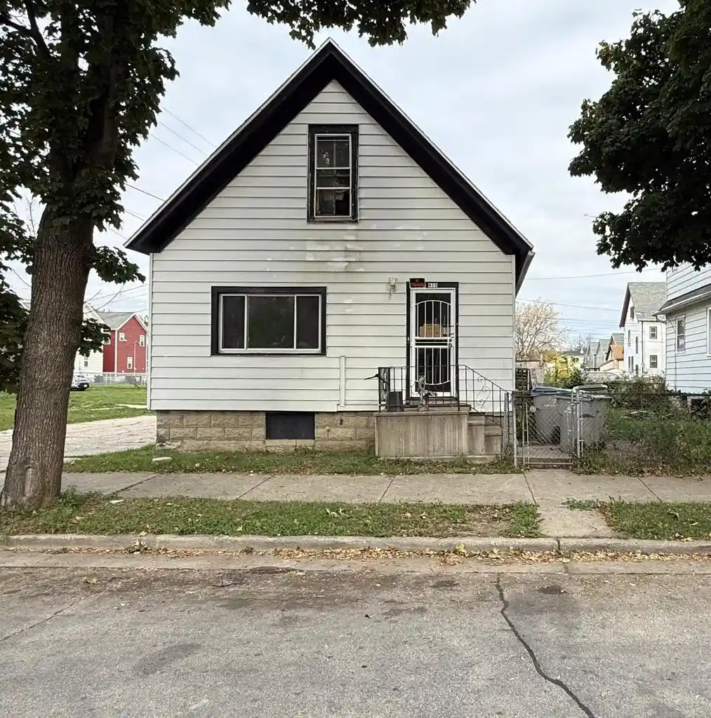 Single family home for sale at 416 W Clarke St, Milwaukee, WI 53212 | MLS# 1986127
