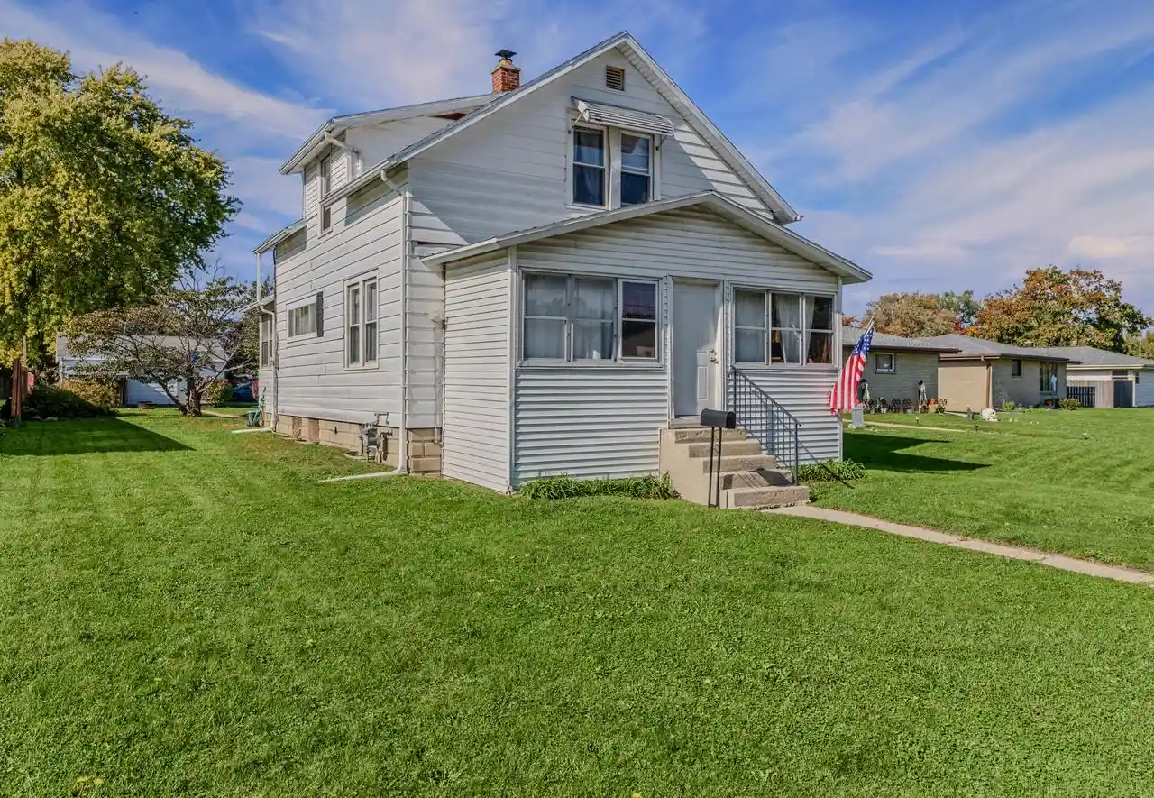 Photo 2 of Single family home for sale at 4303 S Nicholson Ave, Saint Francis, WI 53235 | MLS# 1986162 | Listing updated on 2026-10-26