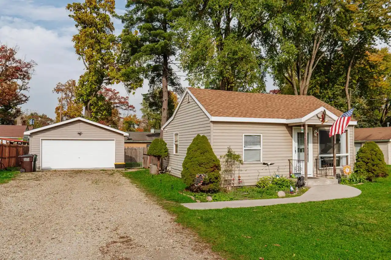Photo 1 of Single family home for sale at W1060 Golden Glow Rd, Genoa City, WI 53128 | MLS# 1986211 | Listing updated on 2026-10-28