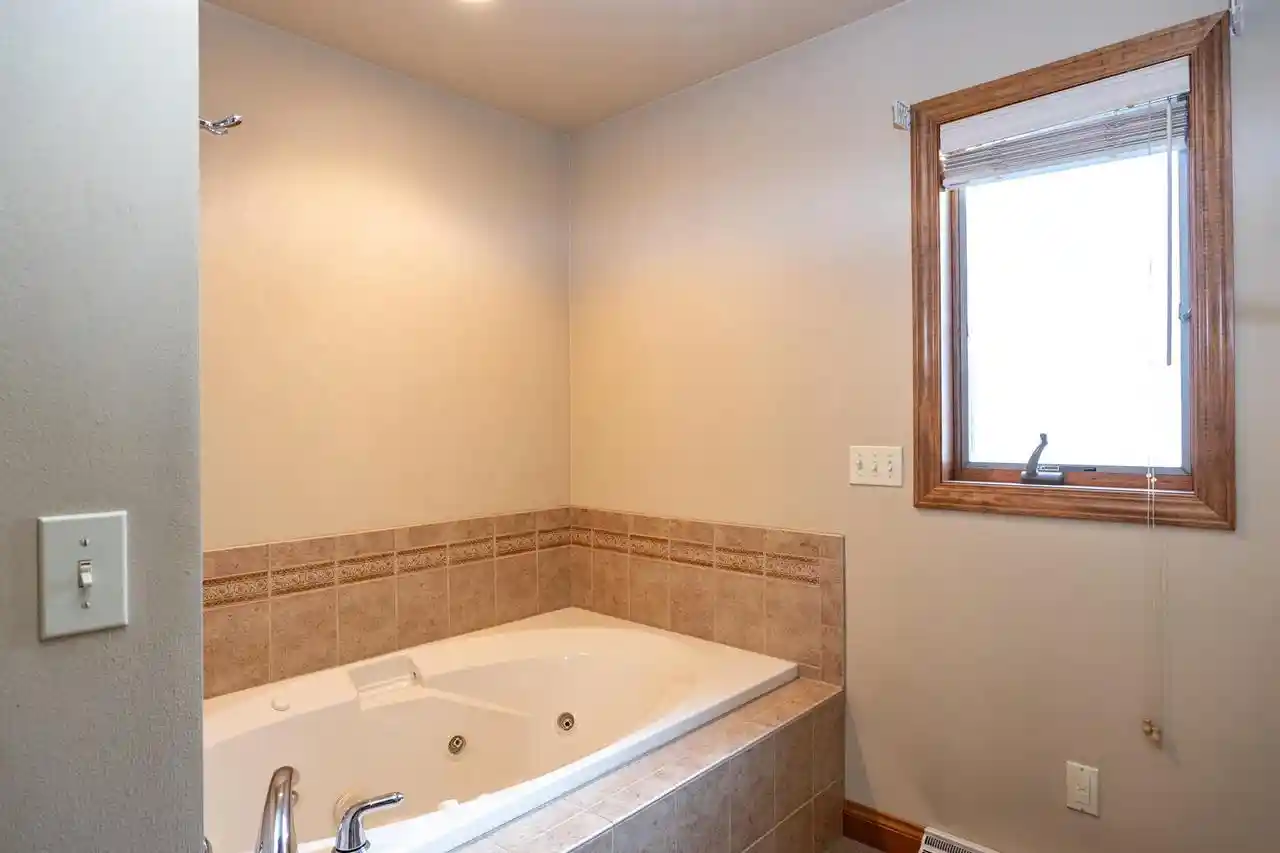 Photo 4 of Single family home for sale at 1410 W Mason Ridge Ct, Appleton, WI 54914 | MLS# 50334911 | Listing updated on 2026-10-28