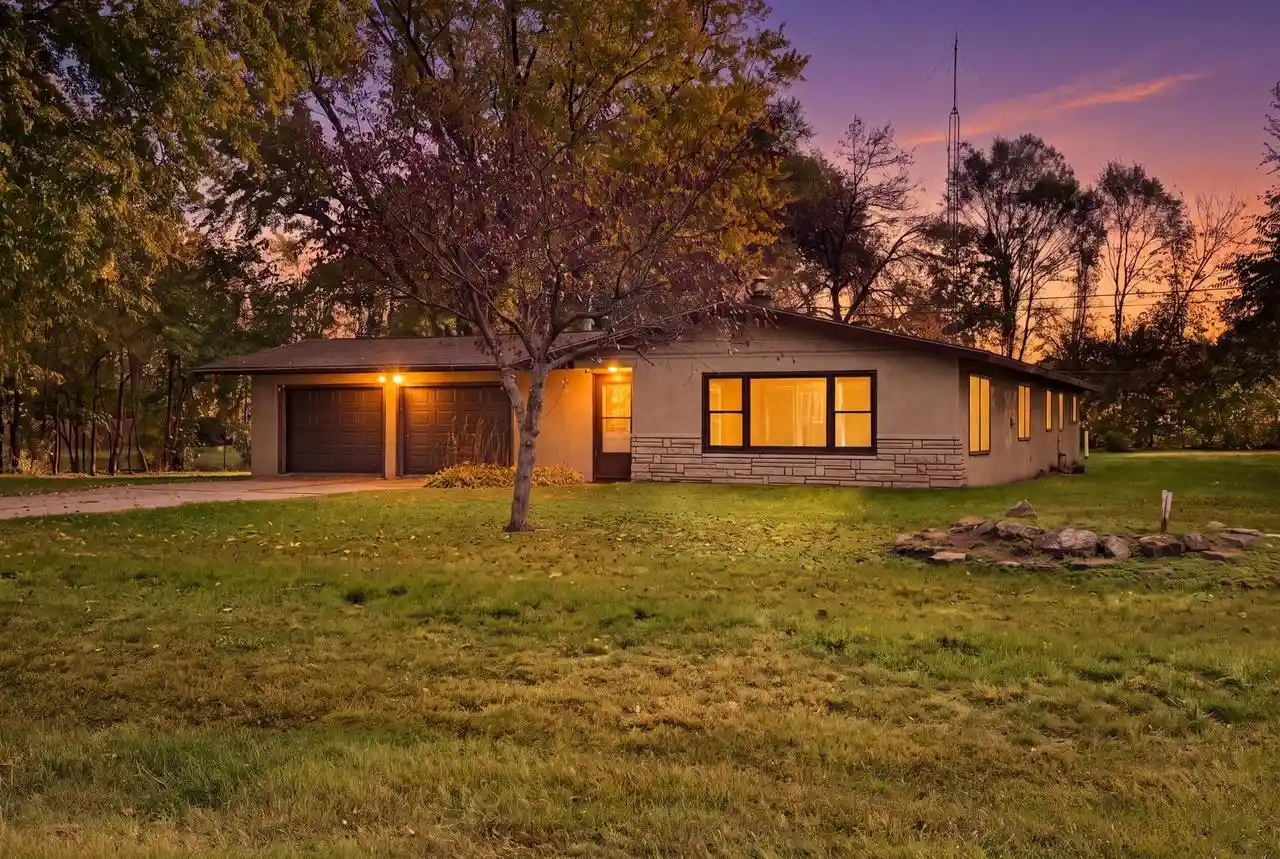 Photo 1 of Single family home for sale at N5802 Lakeview Ct E, Onalaska, WI 54650 | MLS# 1986242 | Listing updated on 2026-10-28