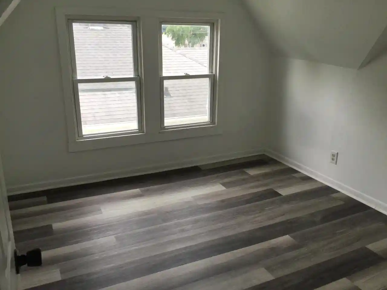 Photo 4 of Single family home for sale at 2013 Kearney Ave, Racine, WI 53403 | MLS# 1986268 | Listing updated on 2026-10-27