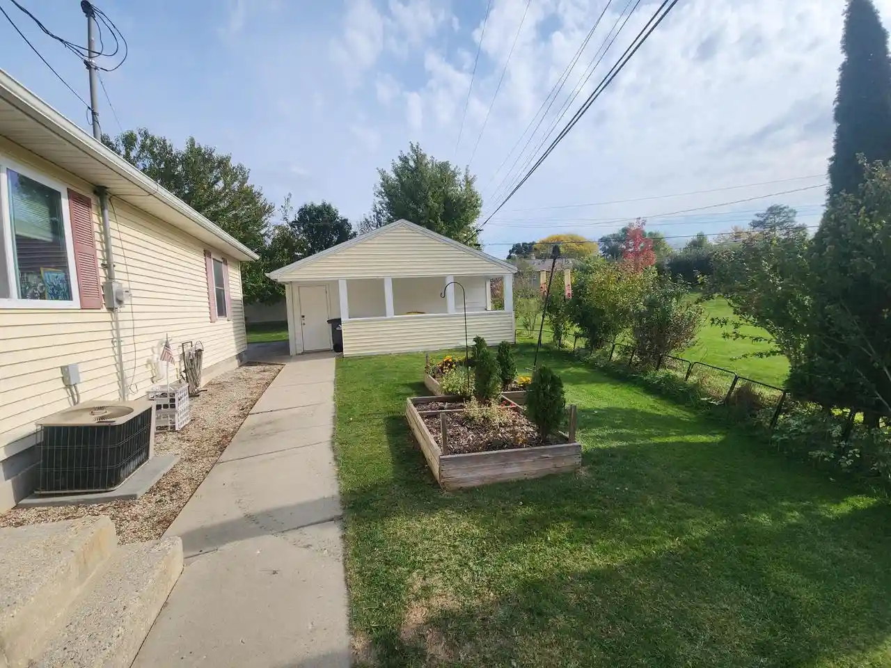 Photo 3 of Single family home for sale at 1659 Aldoro Dr, Waukesha, WI 53188 | MLS# 1986281 | Listing updated on 2026-10-27