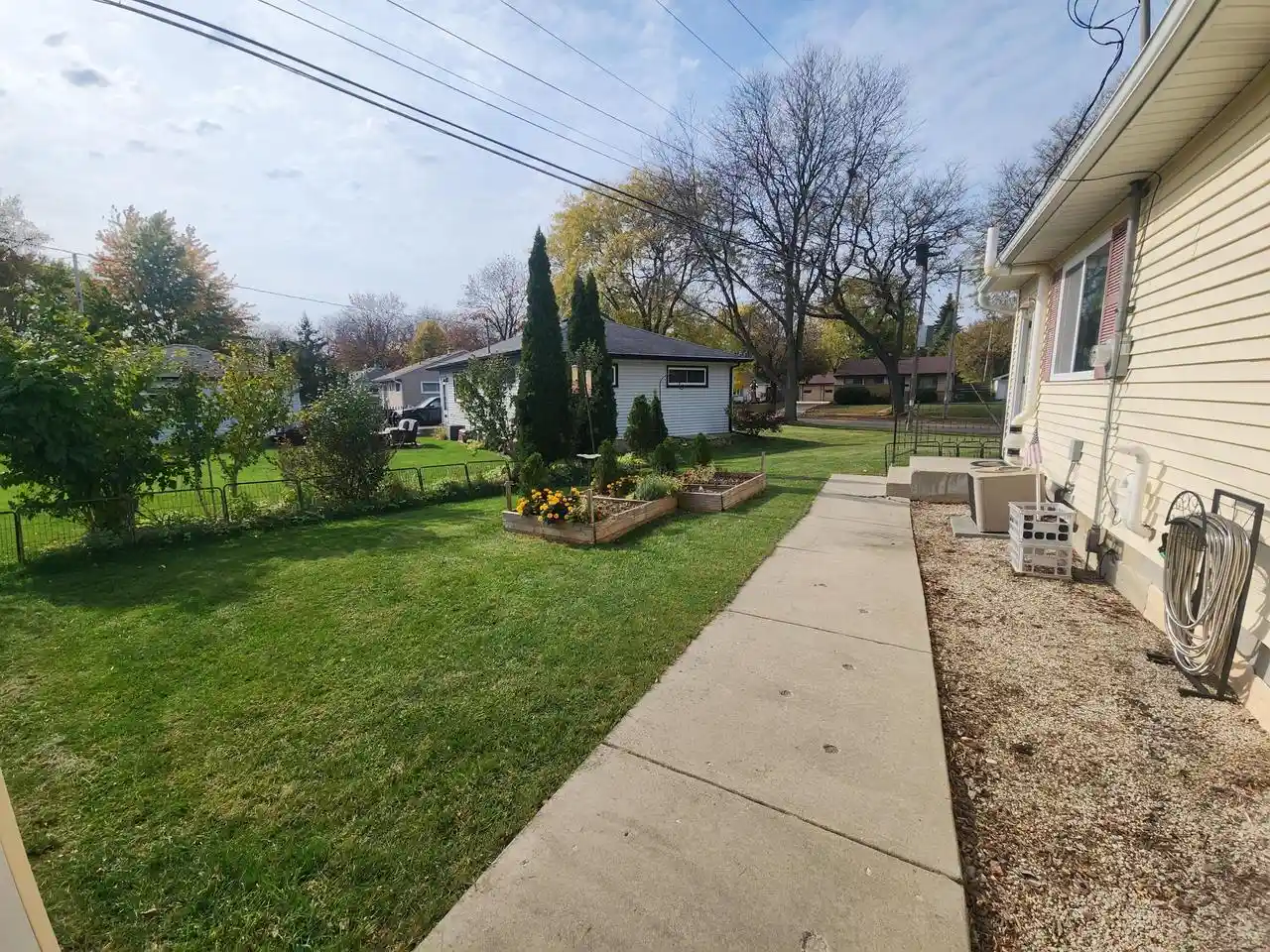 Photo 4 of Single family home for sale at 1659 Aldoro Dr, Waukesha, WI 53188 | MLS# 1986281 | Listing updated on 2026-10-27