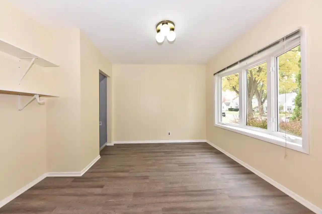 Photo 2 of Single family home for sale at 725 Mac Arthur Dr, Beaver Dam, WI 53916 | MLS# 1986286 | Listing updated on 2026-10-29