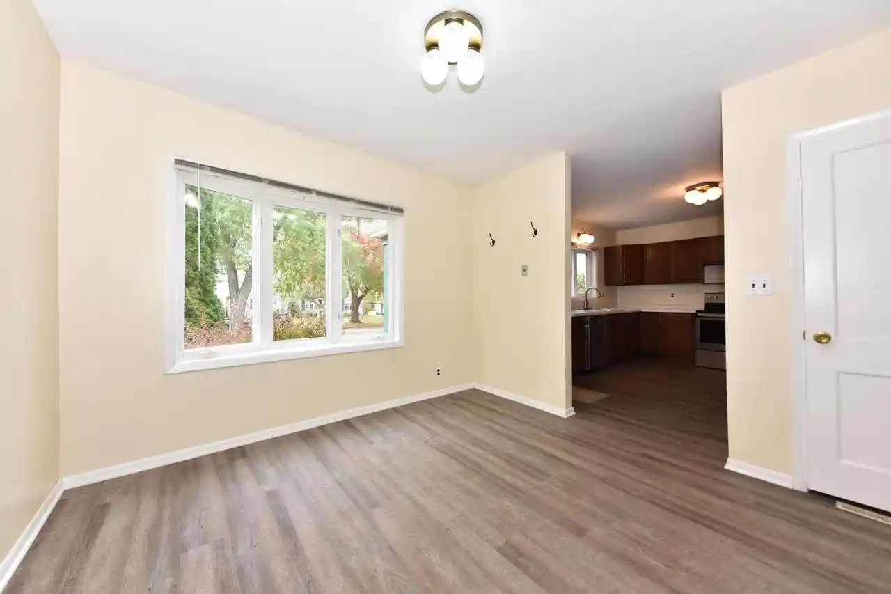 Photo 4 of Single family home for sale at 725 Mac Arthur Dr, Beaver Dam, WI 53916 | MLS# 1986286 | Listing updated on 2026-10-29
