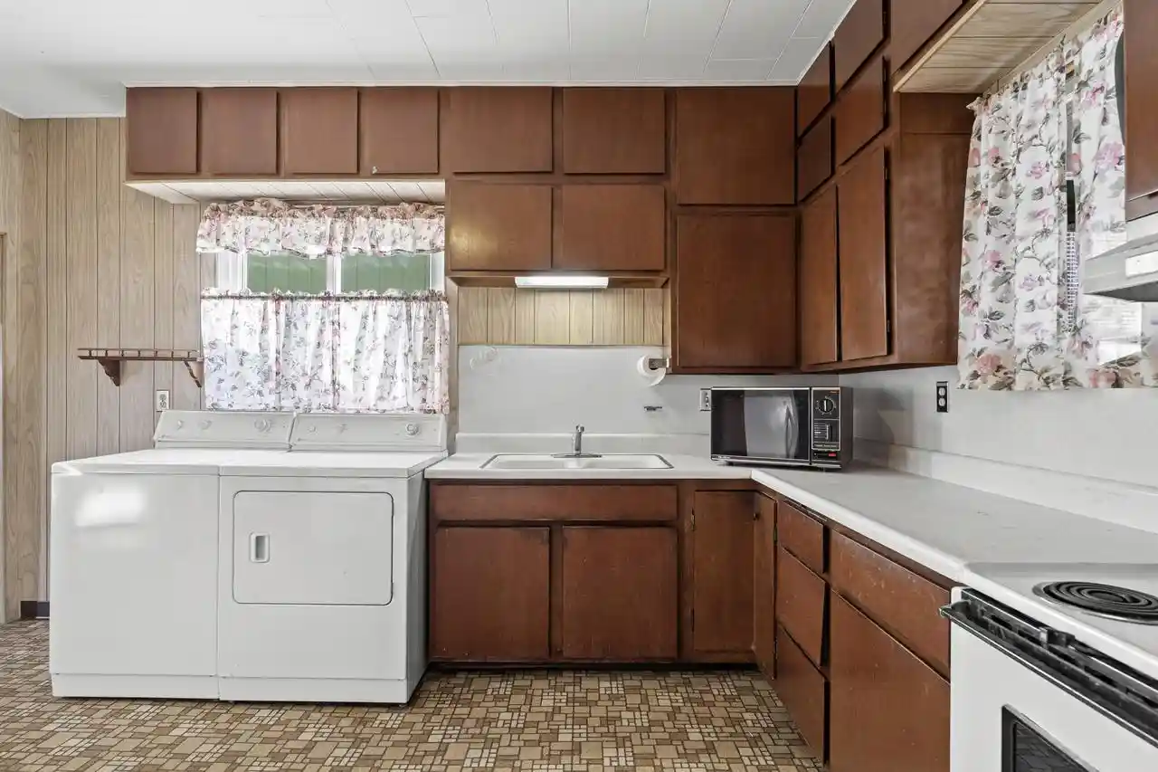 Photo 1 of Single family home for sale at 423 Adams St, La Crosse, WI 54601 | MLS# 1986289 | Listing updated on 2026-10-27