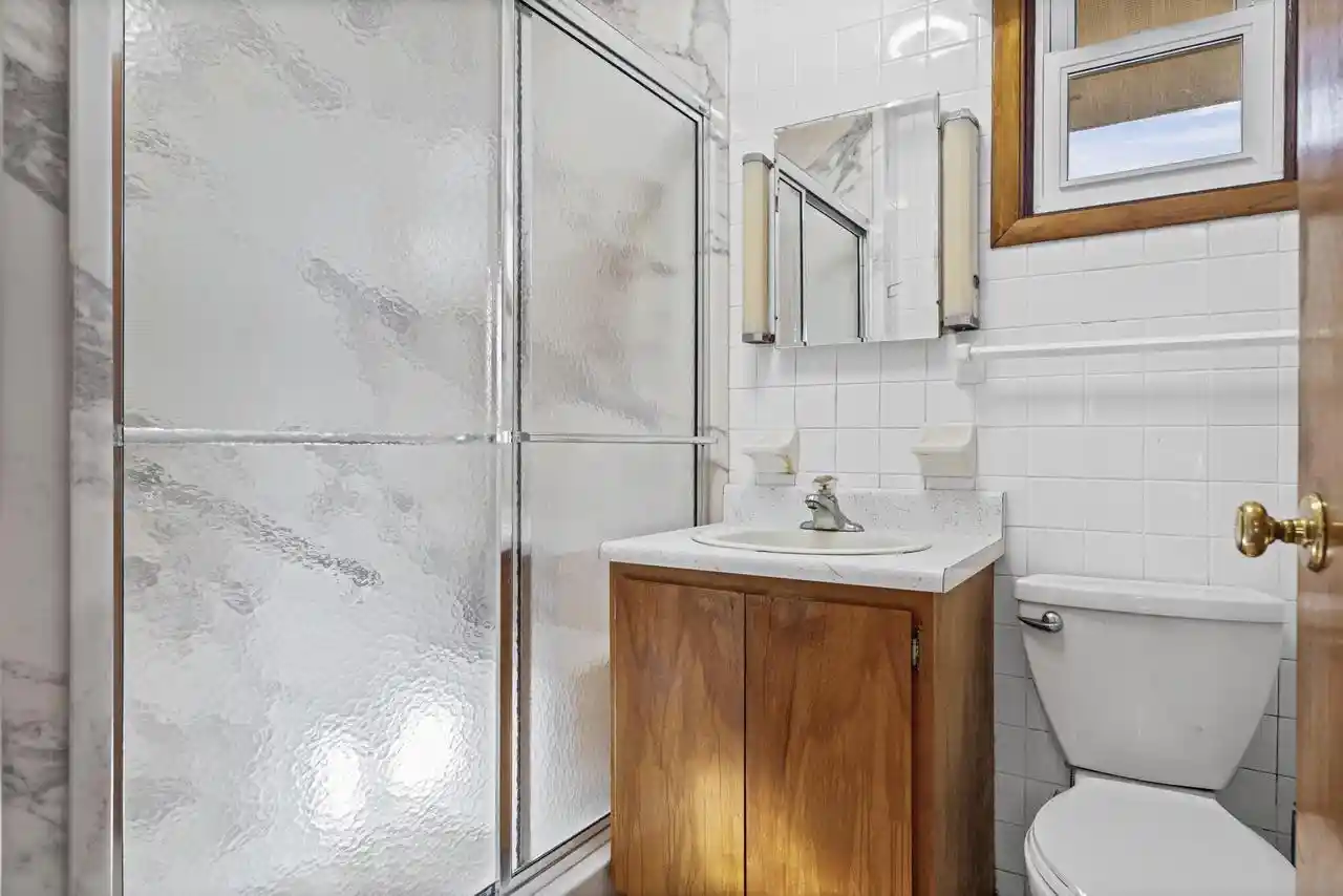 Photo 2 of Single family home for sale at 423 Adams St, La Crosse, WI 54601 | MLS# 1986289 | Listing updated on 2026-10-27