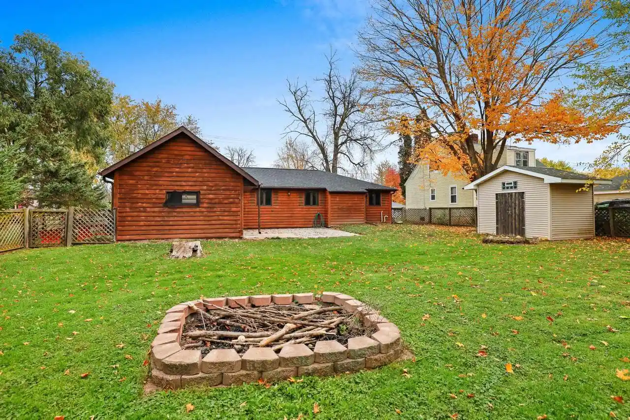 Photo 1 of Single family home for sale at 215 Lincoln St, Pulaski, WI 54162 | MLS# 50334950 | Listing updated on 2026-10-28