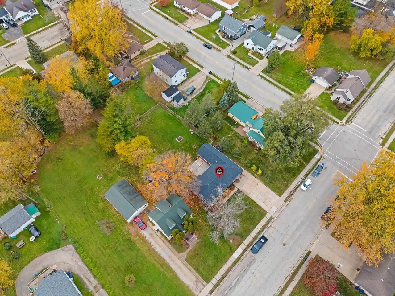 Photo 4 of Single family home for sale at 215 Lincoln St, Pulaski, WI 54162 | MLS# 50334950 | Listing updated on 2026-10-28