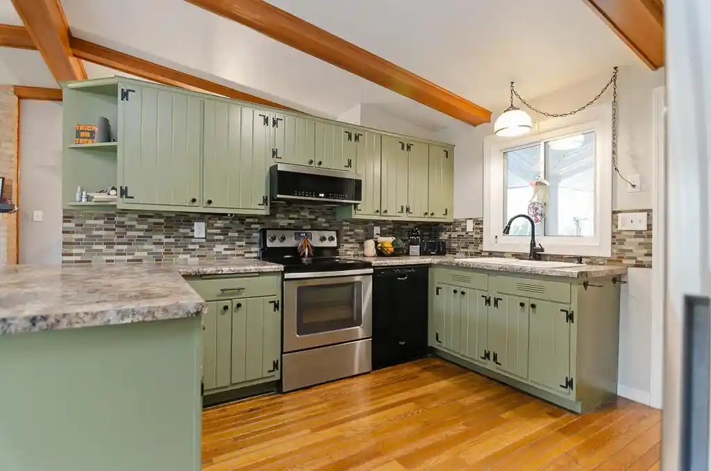 Photo 3 of Single family home for sale at 190 St Marys Blvd, Green Bay, WI 54301 | MLS# 50334952 | Listing updated on 2026-10-27