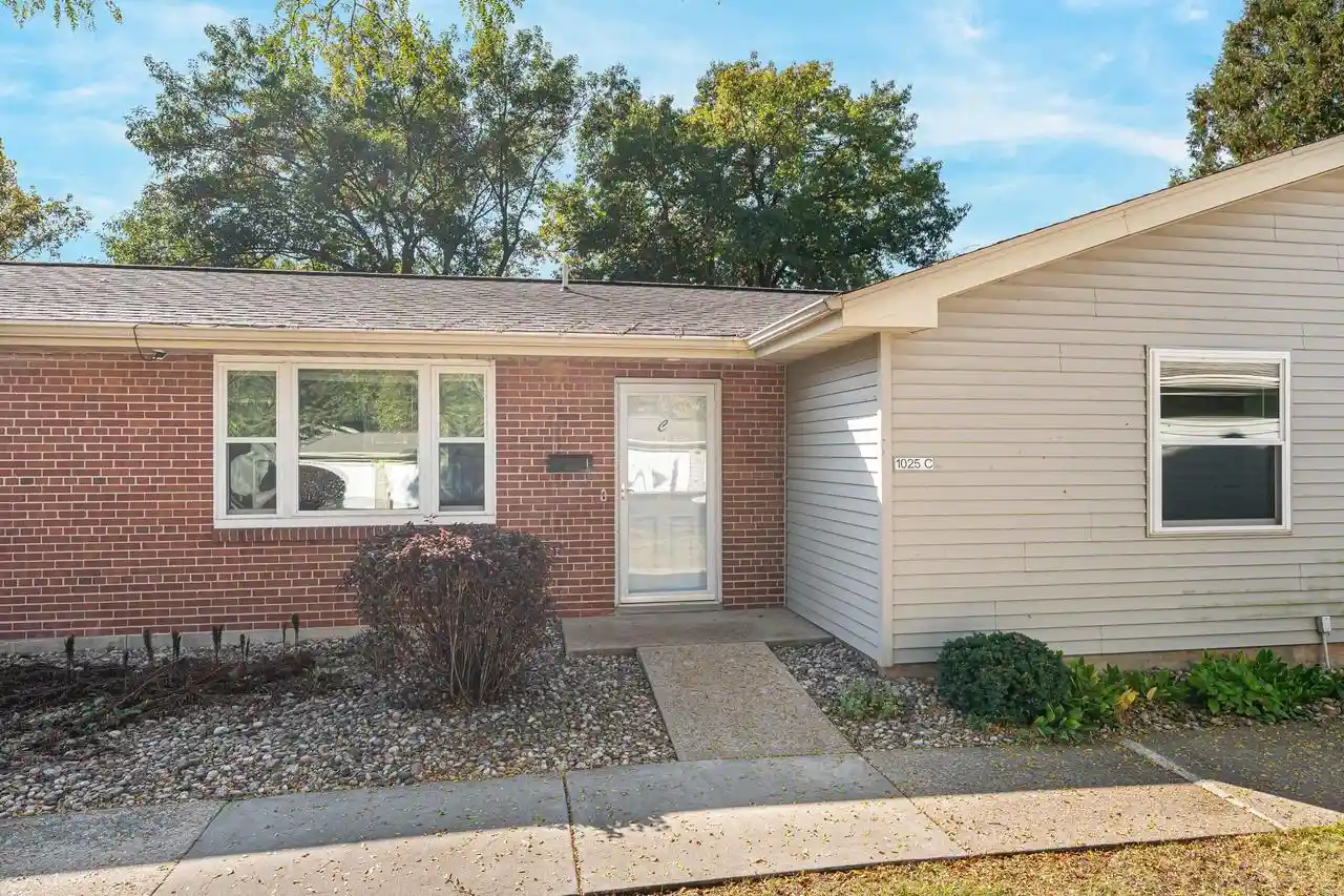 Single family home for sale at 1025 S West Ct, Appleton, WI 54915 | MLS# 50334945