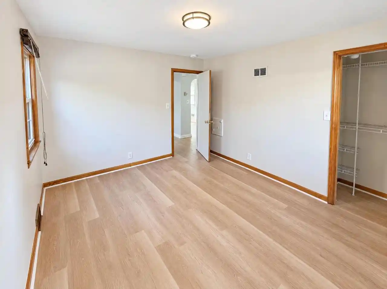 Photo 2 of Single family home for sale at 4319 S Lenox St, Milwaukee, WI 53207 | MLS# 1986345 | Listing updated on 2026-10-27