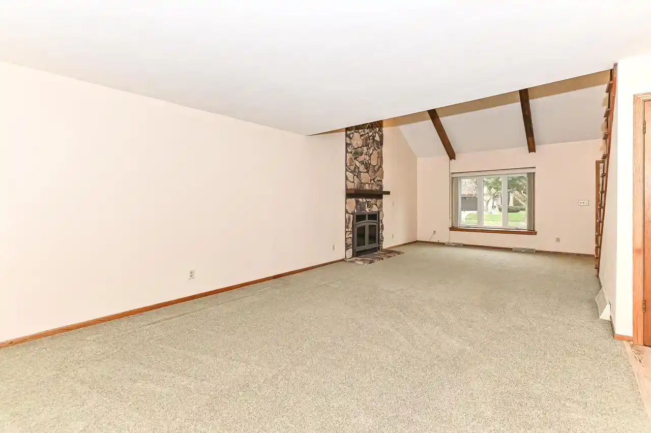 Photo 4 of Single family home for sale at 4127 W Southwood Dr, Franklin, WI 53132 | MLS# 1986387 | Listing updated on 2026-10-29