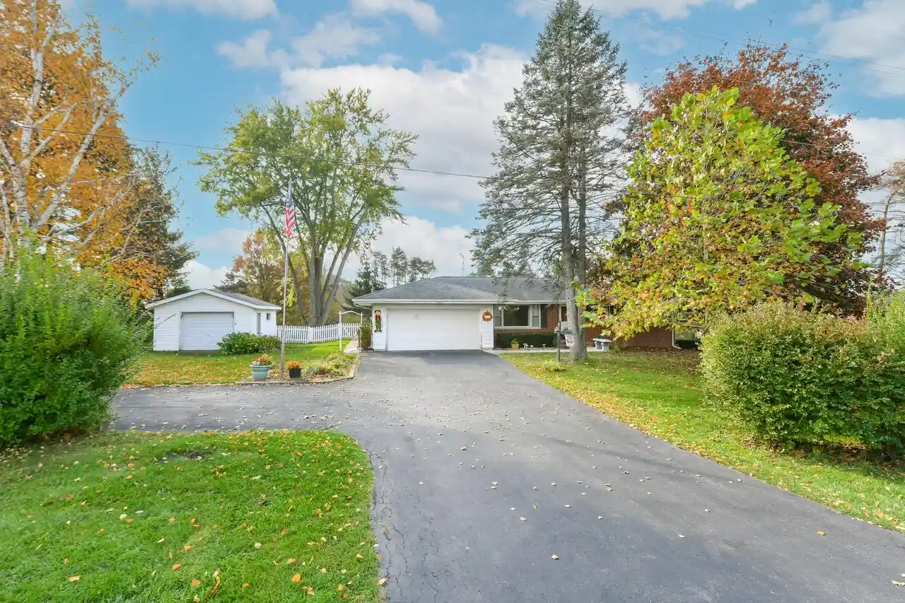 Photo 1 of Single family home for sale at 26805 Apple Rd, Waterford, WI 53185 | MLS# 1986395 | Listing updated on 2026-10-28