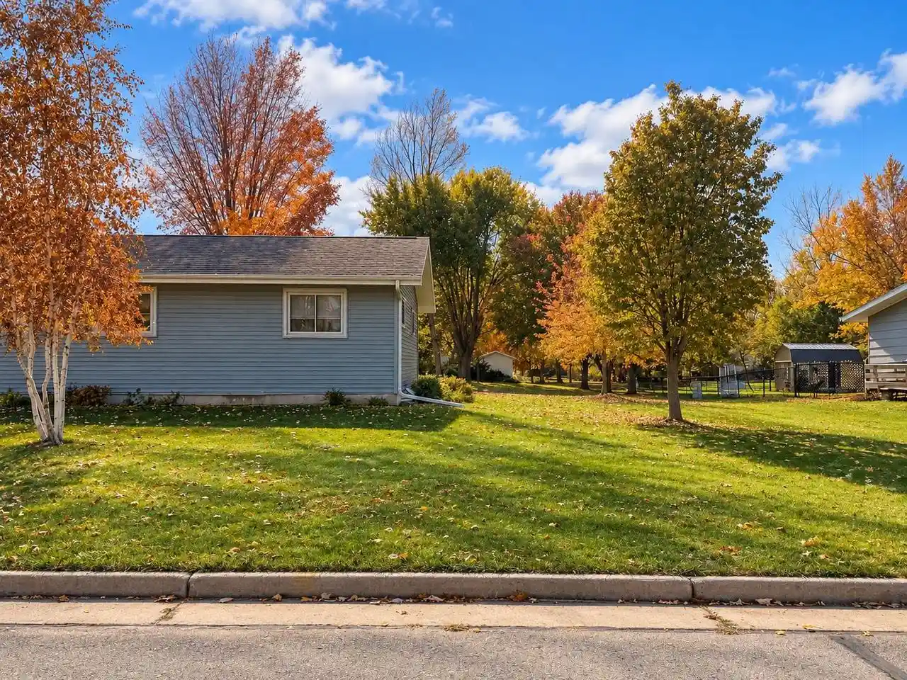 Photo 2 of Single family home for sale at 333 Oak St, Berlin, WI 54923 | MLS# 50334984 | Listing updated on 2026-10-28