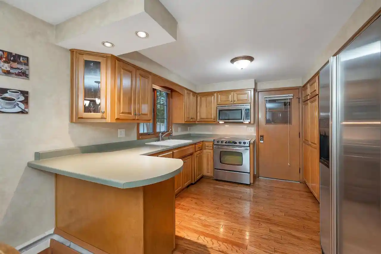 Photo 3 of Single family home for sale at 1013 N Locust St, Green Bay, WI 54303 | MLS# 50334993 | Listing updated on 2026-10-28