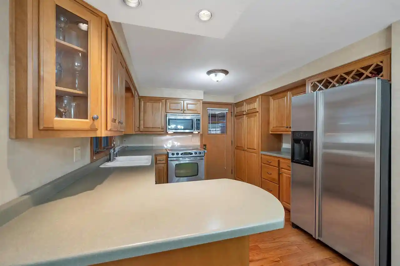 Photo 4 of Single family home for sale at 1013 N Locust St, Green Bay, WI 54303 | MLS# 50334993 | Listing updated on 2026-10-28