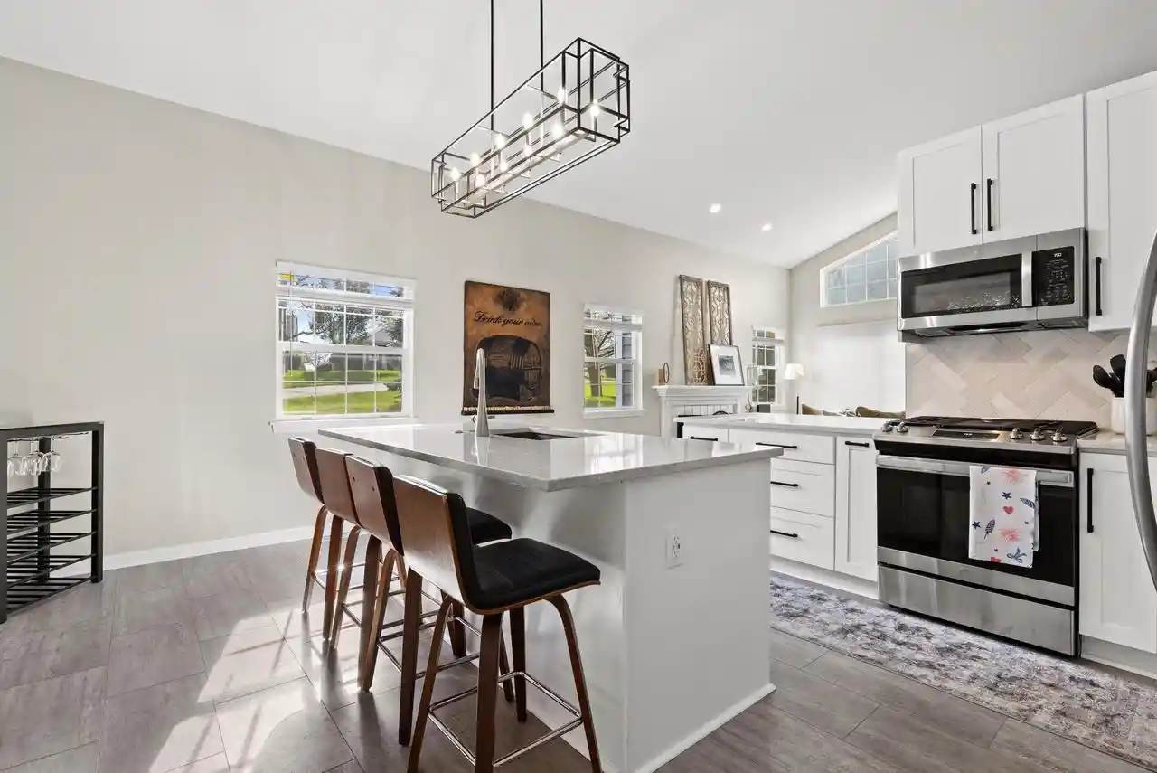 Listing Photo 1 - Condo for sale in building located at 750 Ridgeview Ct, Lake Geneva, WI 53147 - Unit #