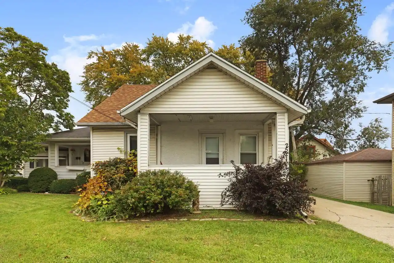 Multi family home for sale at 2521 Taylor Ave, Racine, WI 53403 | MLS# 1986423