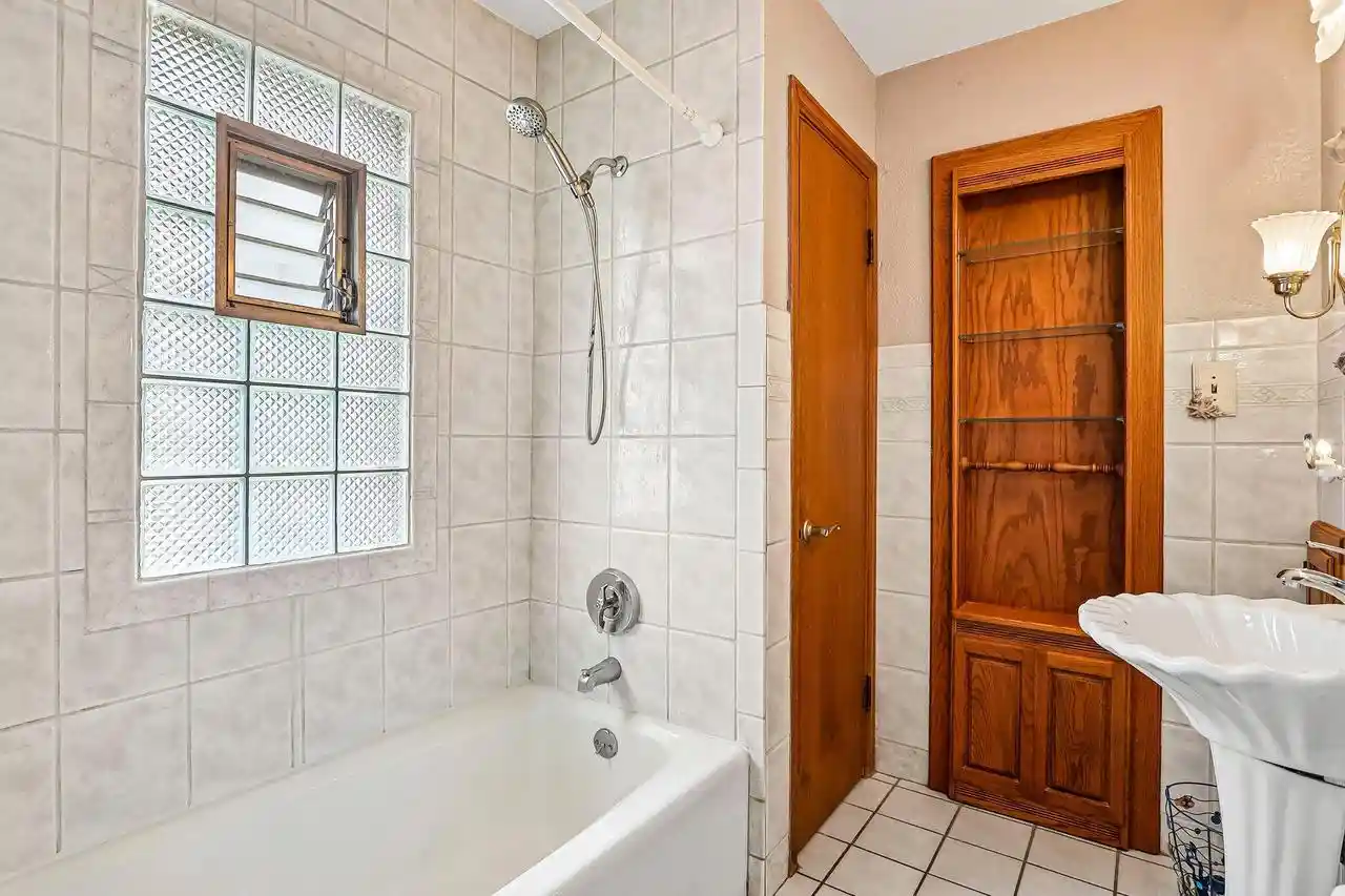 Photo 4 of Single family home for sale at 9530 W Hope Ave, Milwaukee, WI 53222 | MLS# 1986433 | Listing updated on 2026-10-28