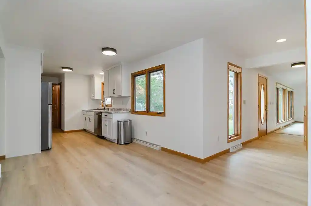 Photo 2 of Single family home for sale at 617 N Cambridge Dr, Appleton, WI 54915 | MLS# 50335018 | Listing updated on 2026-10-28