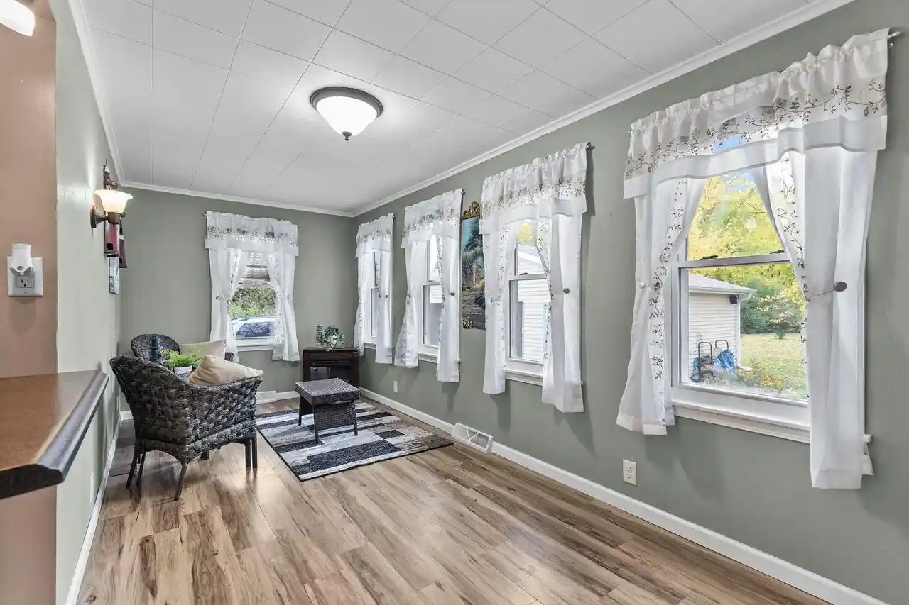 Photo 3 of Single family home for sale at 2811 Witzel Ave, Oshkosh, WI 54904 | MLS# 50335036 | Listing updated on 2026-10-28