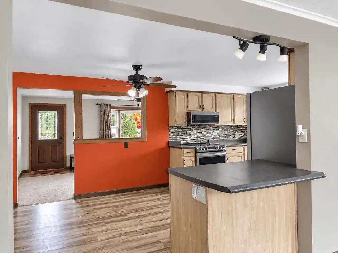 Photo 4 of Single family home for sale at 2811 Witzel Ave, Oshkosh, WI 54904 | MLS# 50335036 | Listing updated on 2026-10-28