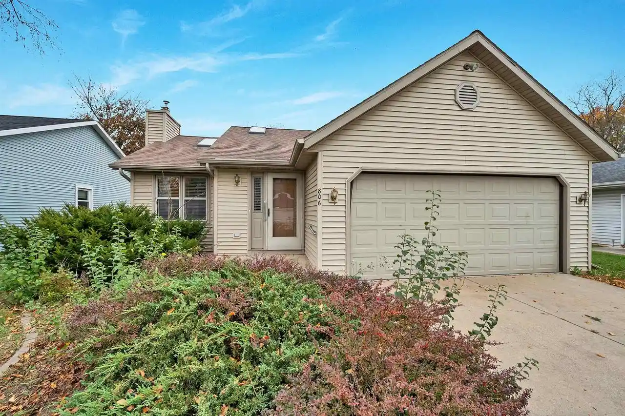 Photo 4 of Single family home for sale at 806 Flambeau Pl, De Pere, WI 54115 | MLS# 50335039 | Listing updated on 2026-10-30