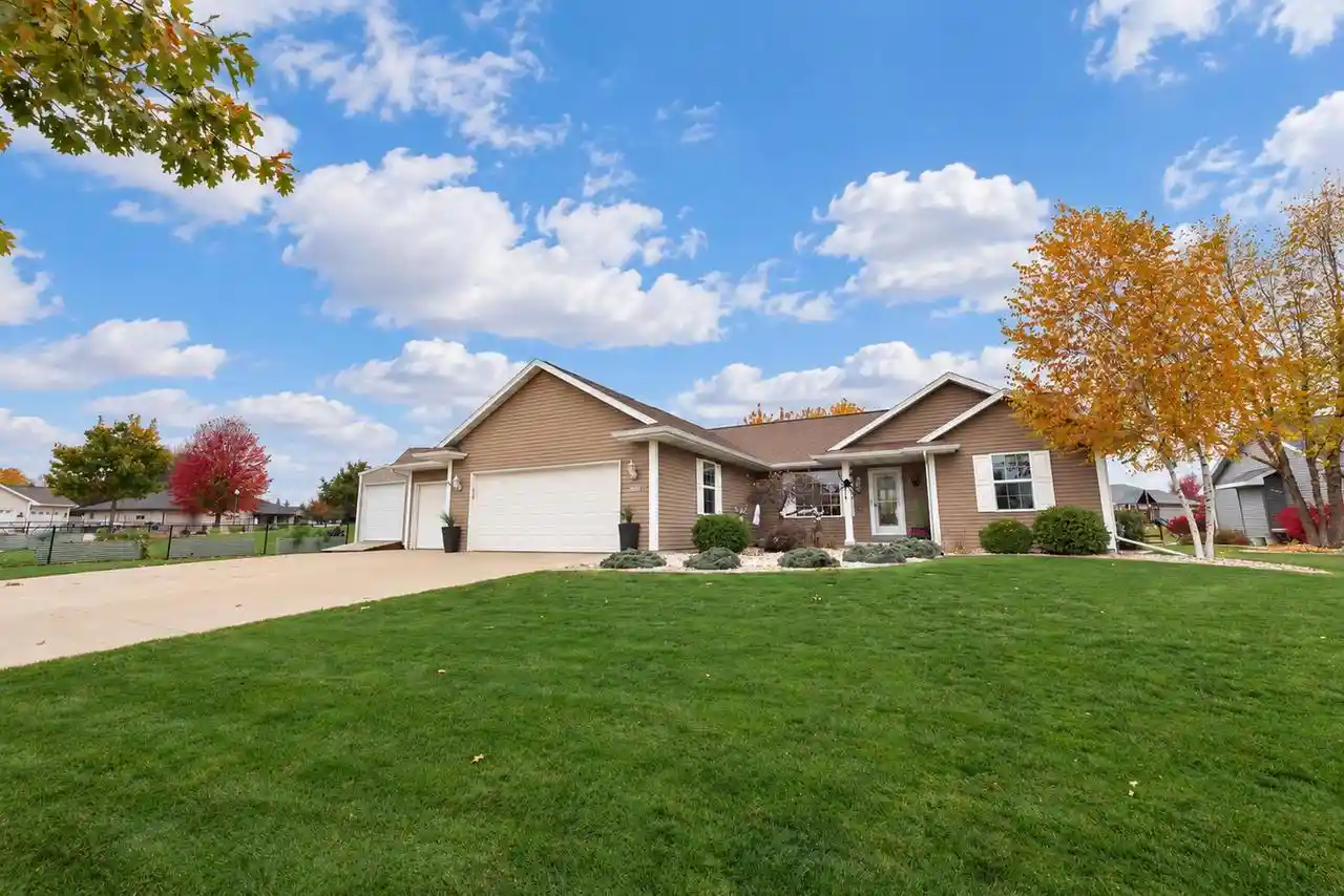 Single family home for sale at W6296 Elpaso Dr, Greenville, WI 54942 | MLS# 50335045