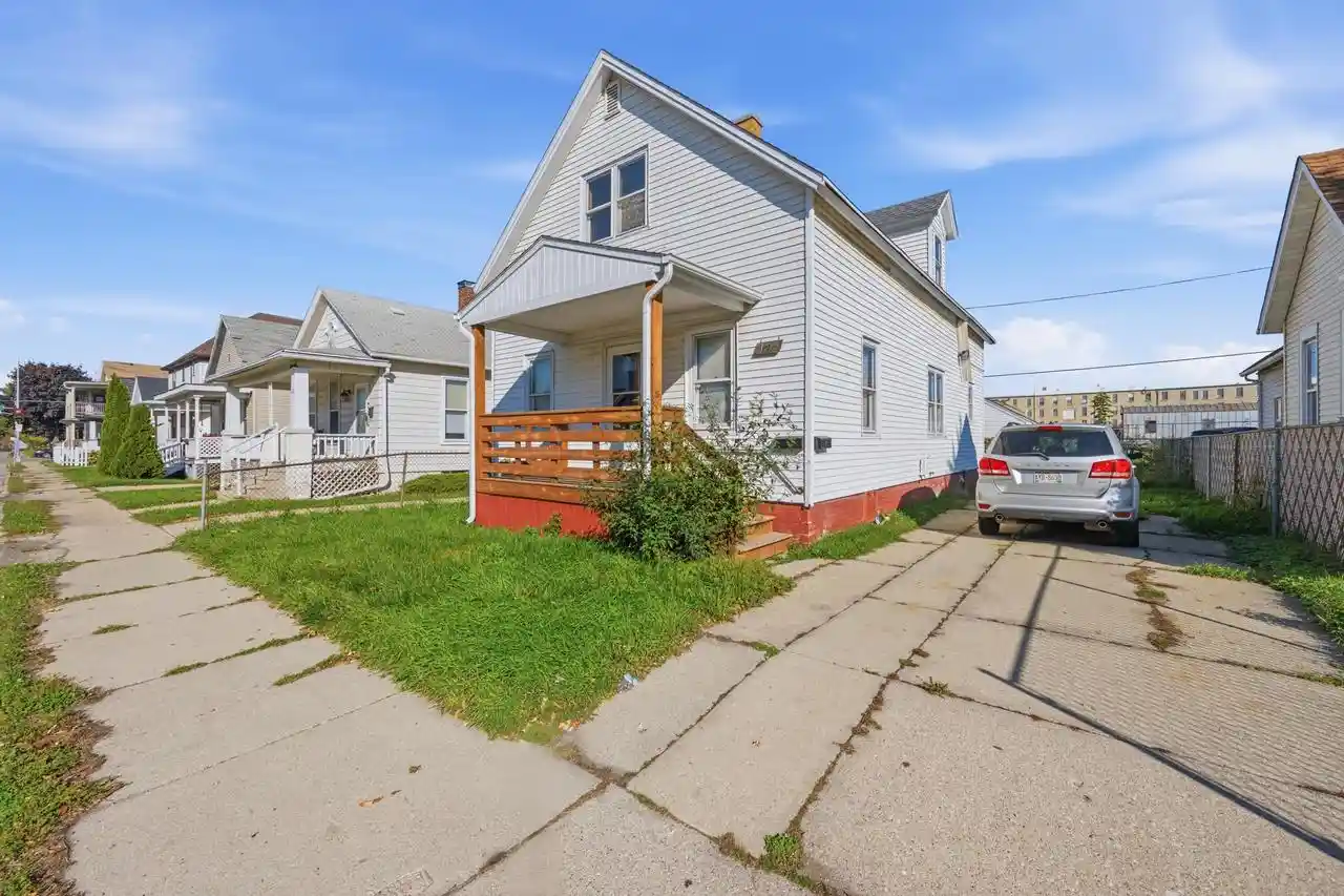 Multi family home for sale at 1625 S Memorial Dr, Racine, WI 53403 | MLS# 1986466
