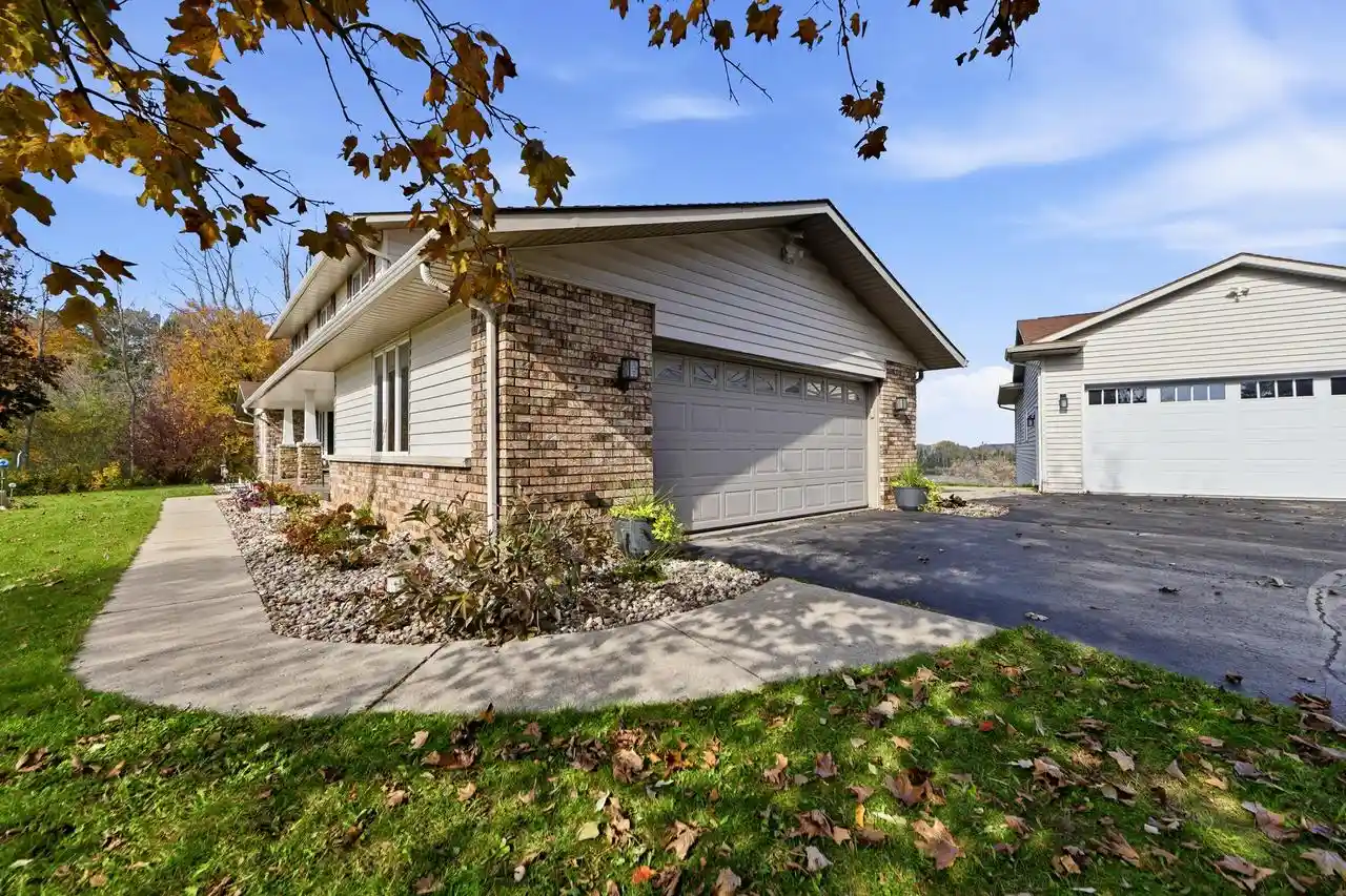 Photo 1 of Single family home for sale at 6250 Silver Hills Dr, Manitowoc, WI 54220 | MLS# 1986516 | Listing updated on 2026-10-29