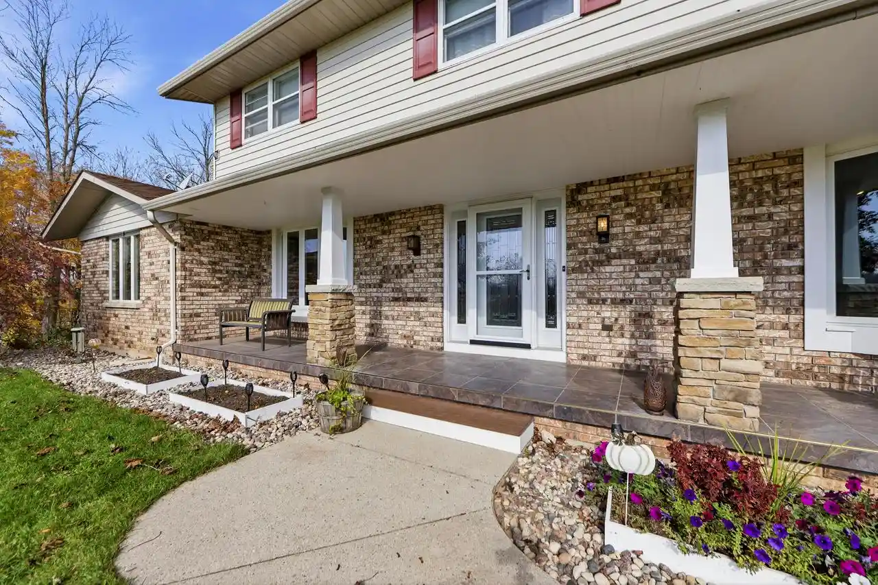 Photo 2 of Single family home for sale at 6250 Silver Hills Dr, Manitowoc, WI 54220 | MLS# 1986516 | Listing updated on 2026-10-29