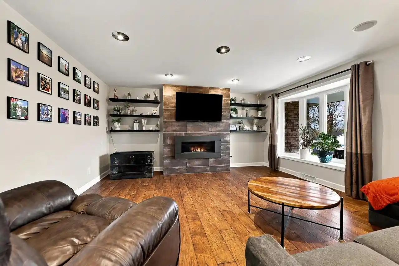 Photo 4 of Single family home for sale at 6250 Silver Hills Dr, Manitowoc, WI 54220 | MLS# 1986516 | Listing updated on 2026-10-29