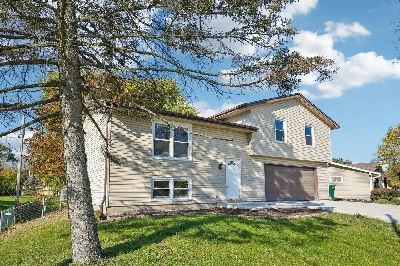 Single family home for sale at 655 E Parkway Ests Dr, Oak Creek, WI 53154 | MLS# 1986580