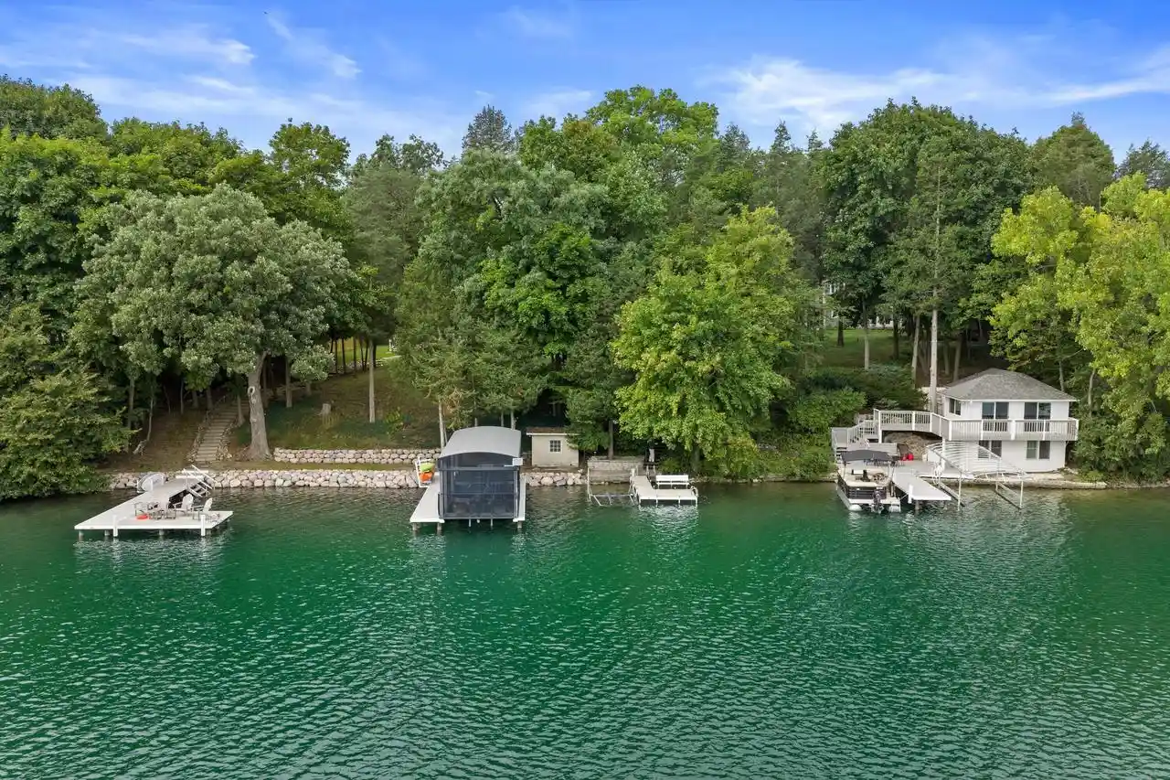 Photo 3 of Single family home for sale at 3226 N Interlaken Dr, Oconomowoc, WI 53066 | MLS# 1986591 | Listing updated on 2026-10-29