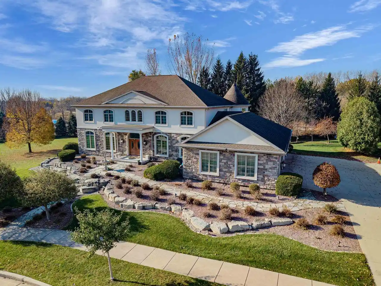 Photo 1 of Mansion for sale at 6425 N Smoketree, Appleton, WI 54913 | MLS# 50335033 | Listing updated on 2026-10-29