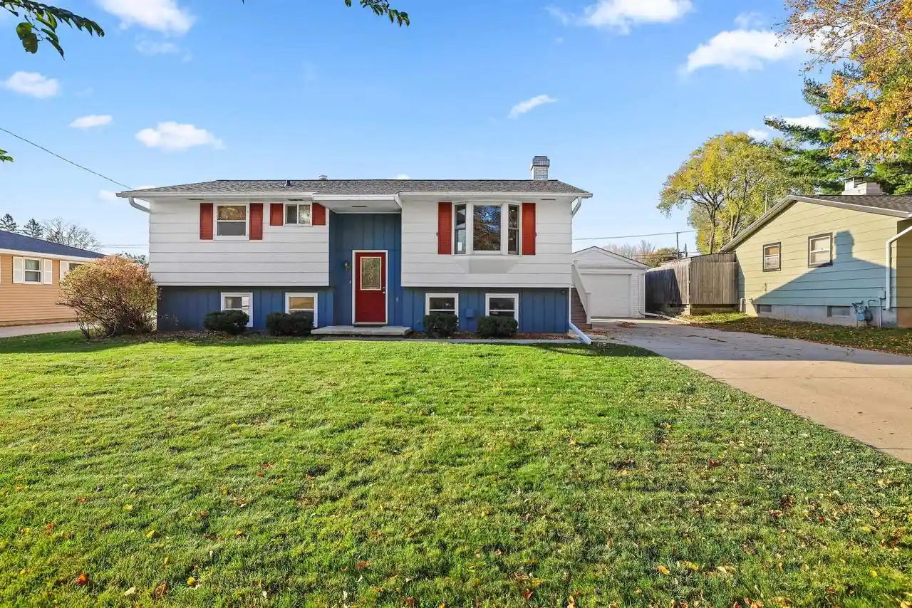 Single family home for sale at 1705 Wedgewood Dr, Green Bay, WI 54303 | MLS# 50335074