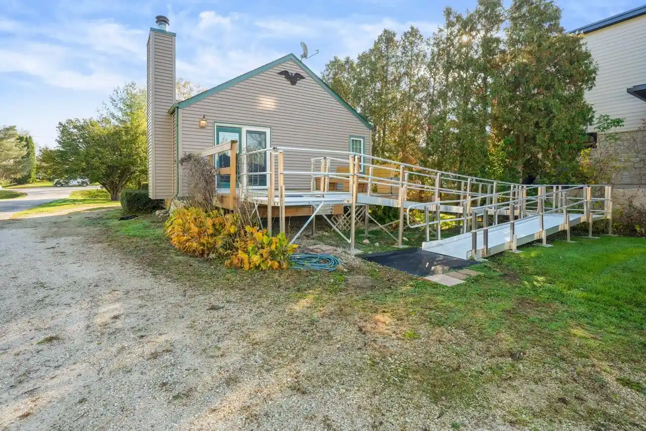 Photo 4 of Single family home for sale at 8200 E Wind Lake Rd, Waterford, WI 53185 | MLS# 1986636 | Listing updated on 2026-10-29