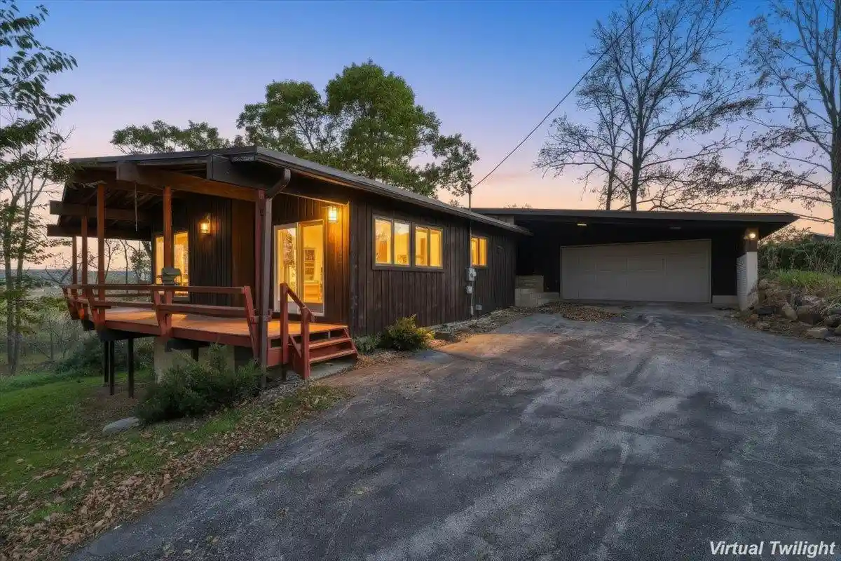 Photo 1 of Single family home for sale at 850 Tipperary Rd, Oregon, WI 53575 | MLS# 2035615 | Listing updated on 2026-10-30