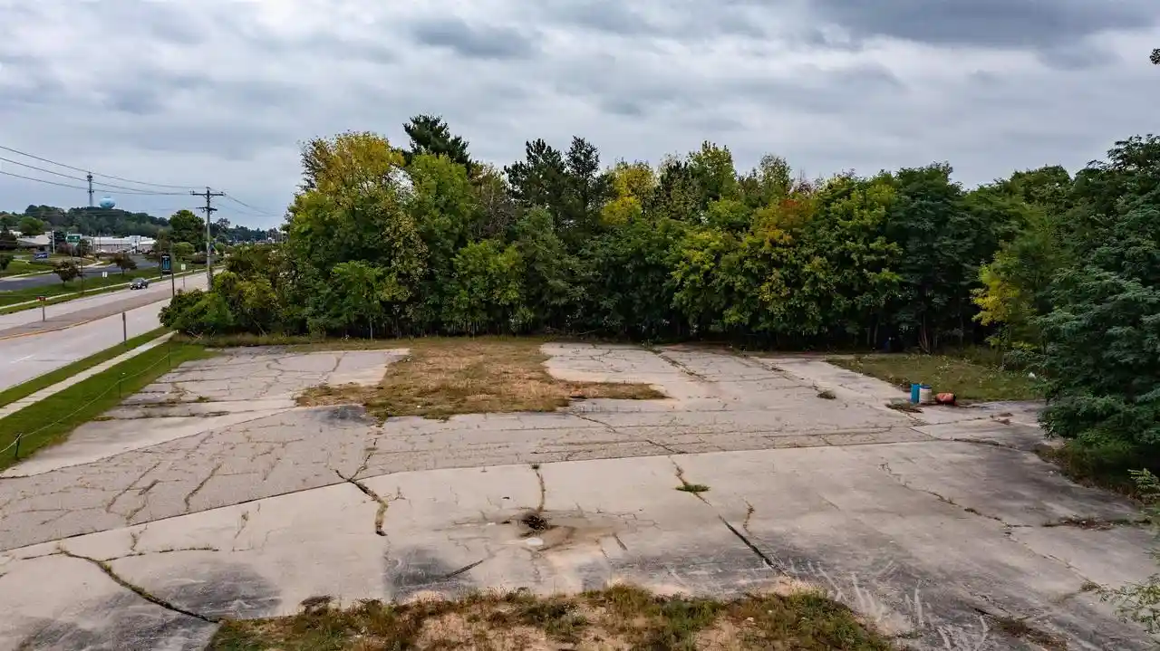 2nd image of 1015 W Fulton Street Street, Waupaca, WI 54981 | MLS# 50281928