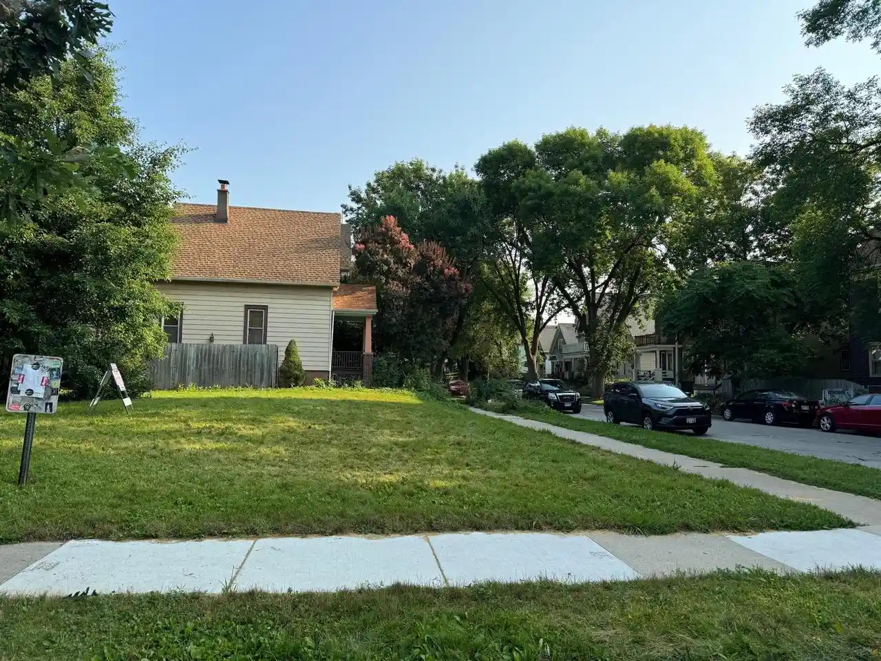 Homes for sale in Milwaukee, WI | 930 E Hadley Street Street, Milwaukee, WI 53212 | MLS# 1891071