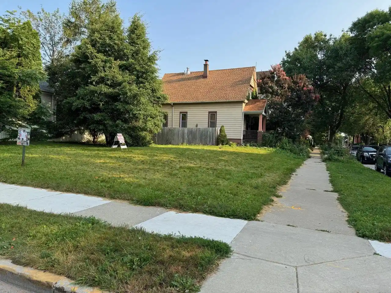 Homes for sale in Milwaukee, WI | 930 E Hadley Street Street, Milwaukee, WI 53212 | MLS# 1891071