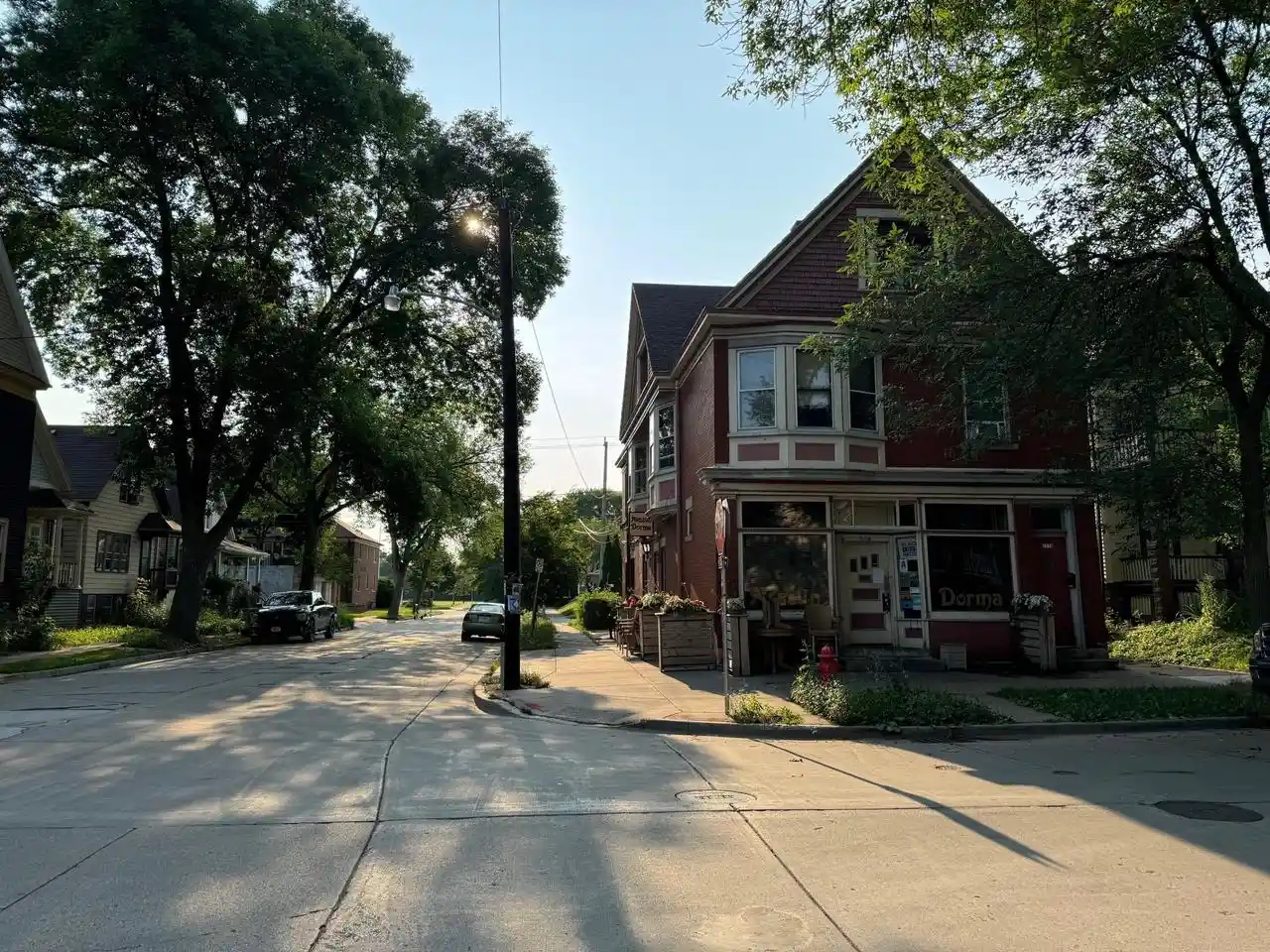 Homes for sale in Milwaukee, WI | 930 E Hadley Street Street, Milwaukee, WI 53212 | MLS# 1891071