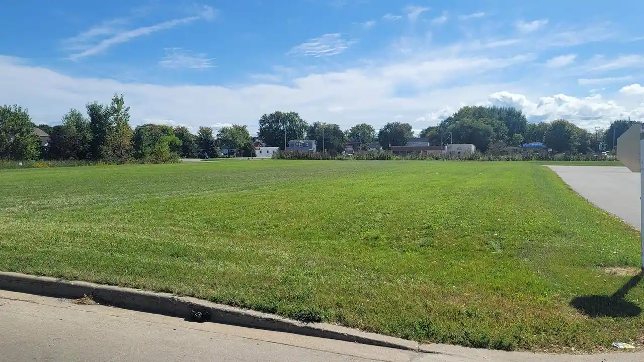 1st image of E Gruenwald Avenue Avenue, Oshkosh, WI 54901 | MLS# 1986487